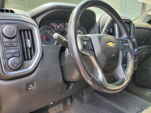 Used 2021 Chevrolet Silverado 1500 LT AWD/4WD image 16