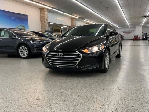 Used 2018 Hyundai Elantra SE FWD image 37
