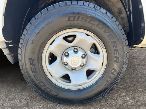 Used 2016 Toyota Tacoma SR5 RWD image 12