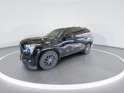 Certified 2023 Toyota Sequoia Platinum AWD/4WD image 4