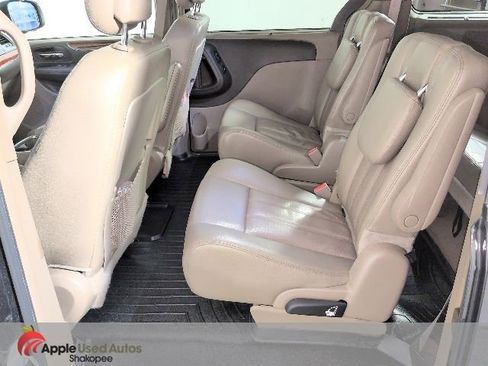 Used 2014 Chrysler Town & Country Touring-L w/ Driver Convenience Group image 31