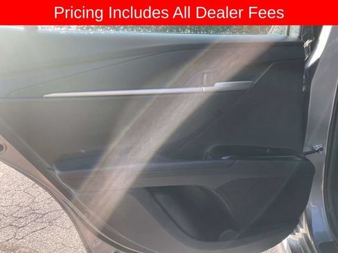 Used 2025 Toyota Camry SE FWD image 15