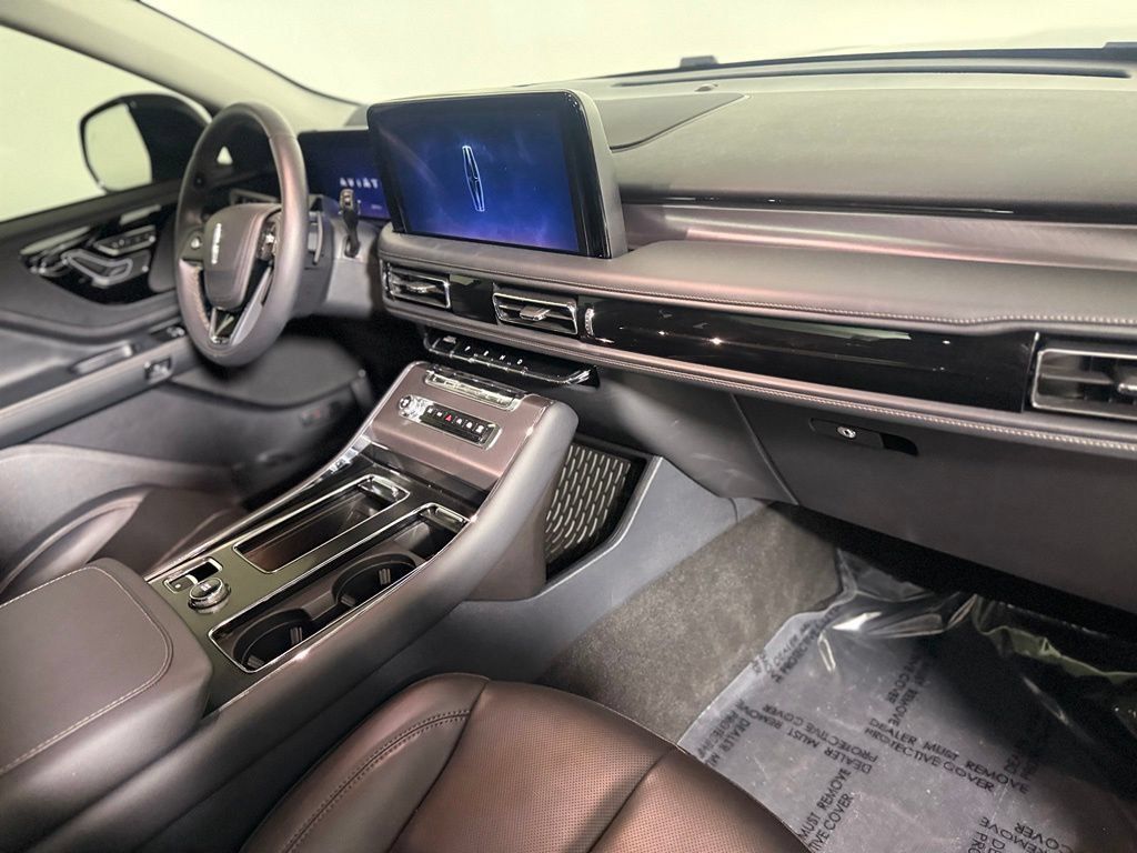 Used 2025 Lincoln Aviator AWD w/ Jet Appearance Package image 28