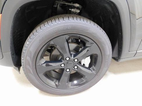 New 2025 Jeep Grand Cherokee Limited w/ Black Appearance Package image 11