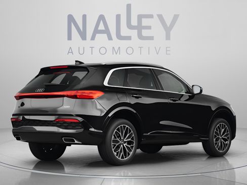 Used 2025 Audi Q5 Premium w/ Convenience Package image 3