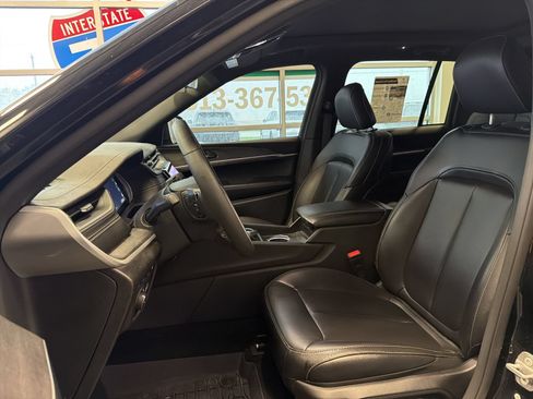 Used 2025 Jeep Grand Cherokee Limited 4xe AWD/4WD image 16