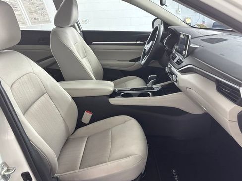 Used 2023 Nissan Altima 2.5 SV FWD image 21