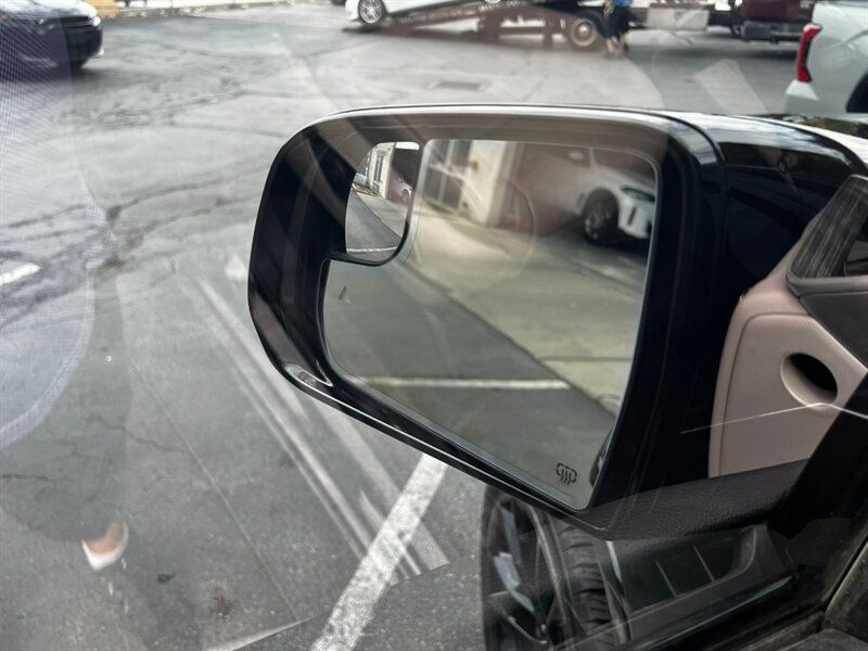Used 2022 Jeep Wagoneer Series II w/ Premium Group I AWD/4WD image 29