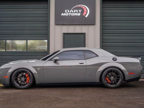 Used 2018 Dodge Challenger SRT Hellcat RWD image 4