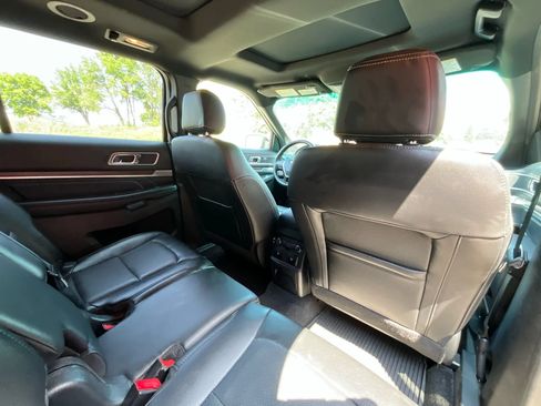 Used 2016 Ford Explorer Limited w/ Equipment Group 301A AWD/4WD image 17