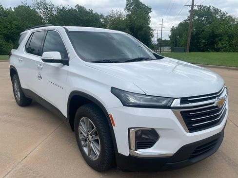 Used 2023 Chevrolet Traverse LT FWD image 3