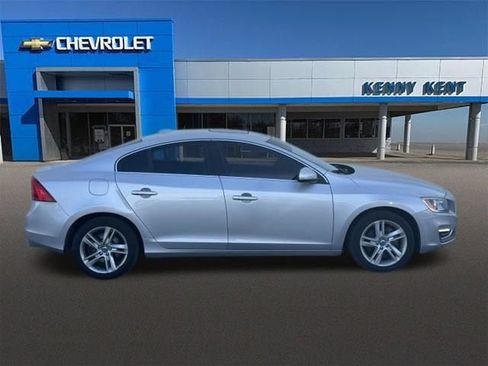 Used 2014 Volvo S60 T5 FWD image 2