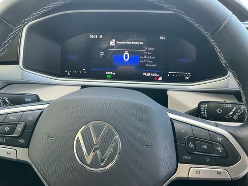 Certified 2025 Volkswagen Taos SE w/ Panoramic Sunroof Package image 18