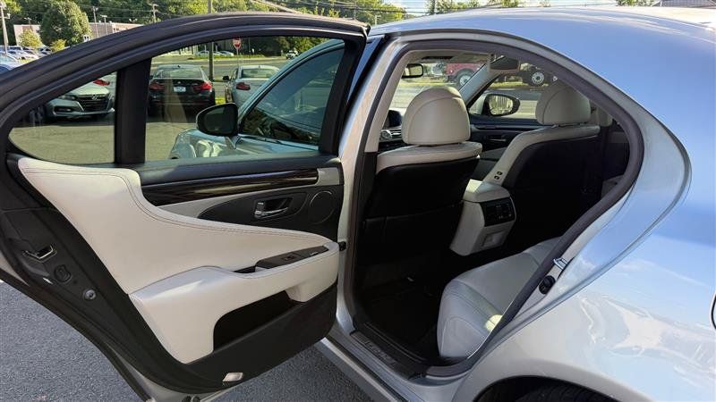 Used 2013 Lexus LS 460 w/ Comfort Pkg RWD image 42