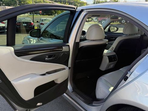 Used 2013 Lexus LS 460 w/ Comfort Pkg RWD image 42