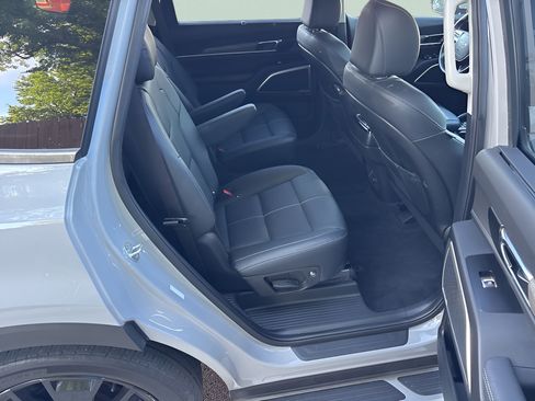 Used 2022 Kia Telluride EX w/ EX Premium Package AWD/4WD image 11