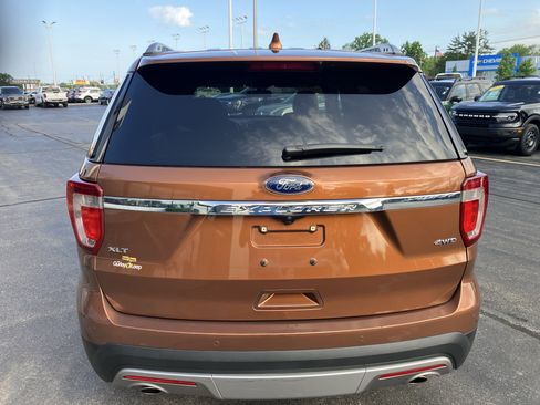 Used 2017 Ford Explorer XLT w/ Equipment Group 201A AWD/4WD image 7