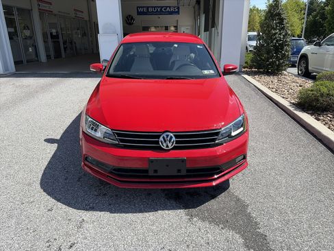Used 2016 Volkswagen Jetta Sport w/ Lighting Package FWD image 2