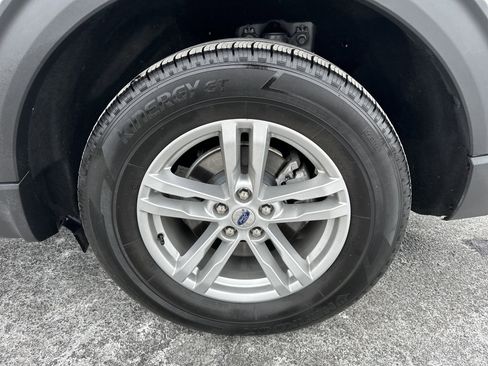 Used 2023 Ford Explorer XLT w/ Equipment Group 202A image 11