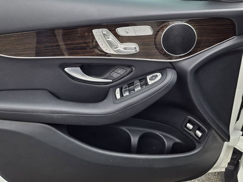 Used 2019 Mercedes-Benz GLC 350e 4MATIC image 17