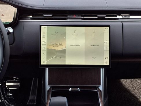New 2026 Land Rover Range Rover Long Wheelbase SE AWD/4WD image 16