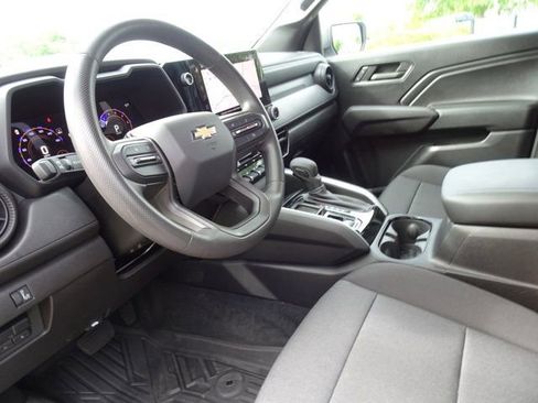 Used 2024 Chevrolet Colorado W/T RWD image 13