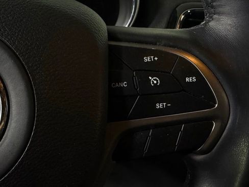Used 2021 Jeep Grand Cherokee Limited AWD/4WD image 20