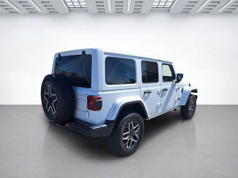 Used 2025 Jeep Wrangler Unlimited Sahara AWD/4WD image 4