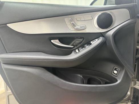 Used 2019 Mercedes-Benz GLC 300 4MATIC image 12