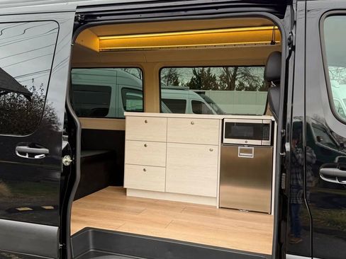 Used 2020 Mercedes-Benz Sprinter 2500 w/ Driver Convenience Package image 5