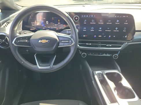 Used 2026 Chevrolet Equinox EV LT FWD image 4