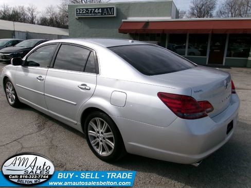 Used 2010 Toyota Avalon XL image 4