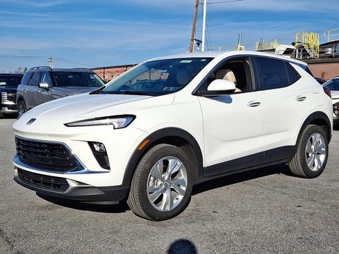 Used 2024 Buick Encore GX Preferred w/ Comfort Package image 1