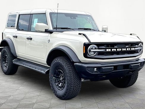 New 2026 Ford Bronco Outer Banks w/ Sasquatch Package AWD/4WD image 1