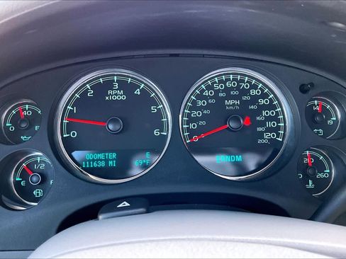 Used 2010 Chevrolet Suburban LT image 25