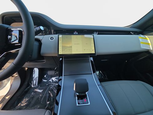 New 2026 Land Rover Range Rover Evoque S AWD/4WD image 19