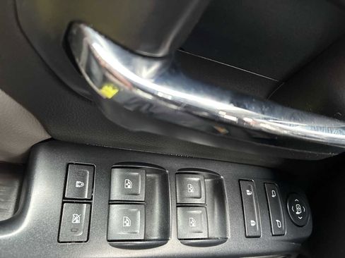Used 2018 Chevrolet Silverado 1500 LT w/ LT Fleet Plus Package AWD/4WD image 15