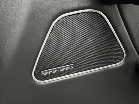 Used 2017 Maserati Levante w/ Luxury Package AWD/4WD image 32