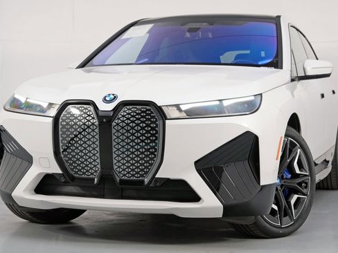 Used 2022 BMW iX xDrive50 w/ Sport Package image 3