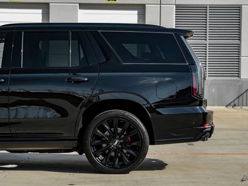Used 2025 Cadillac Escalade V image 7