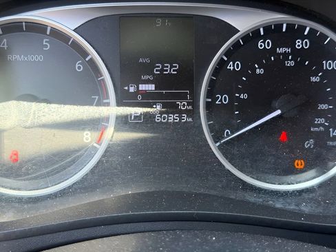 Used 2020 Nissan Versa S FWD image 5