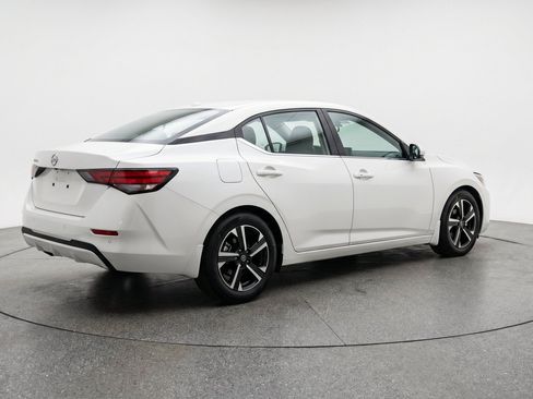 Used 2025 Nissan Sentra SV FWD image 9