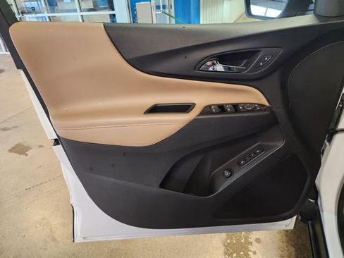 Used 2023 Chevrolet Equinox Premier image 10