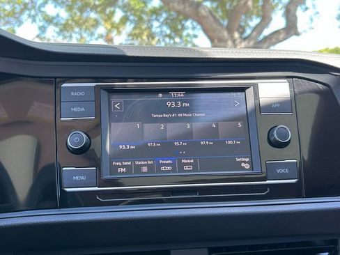 Certified 2024 Volkswagen Jetta SE w/ Panoramic Sunroof Package image 32