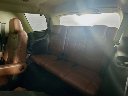 Used 2018 Cadillac Escalade Luxury image 29