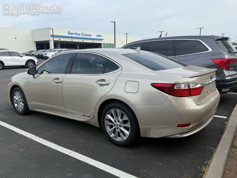 Used 2014 Lexus ES 300h w/ Premium Package w/Bamboo Trim image 3