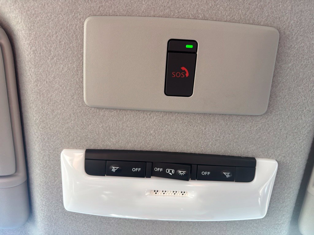 Used 2023 Nissan Kicks SR w/ SR Premium Package FWD image 36