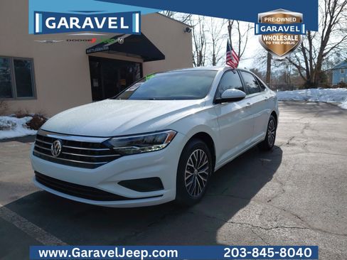 Used 2019 Volkswagen Jetta SE w/ Cold Weather Package image 34