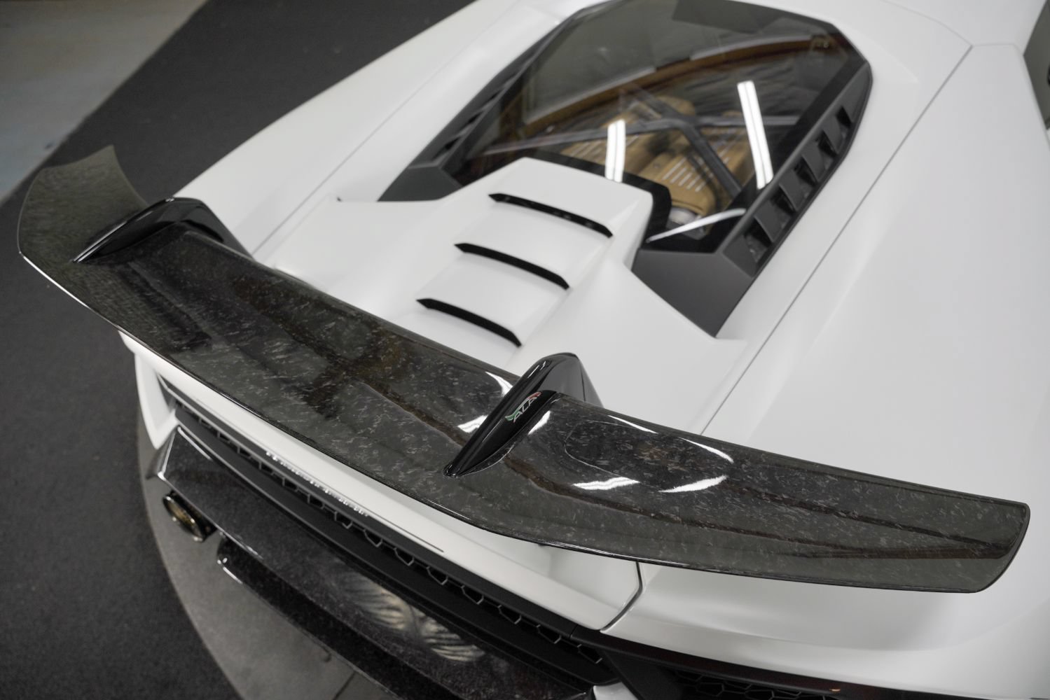 Used 2018 Lamborghini Huracan Performante AWD/4WD image 24