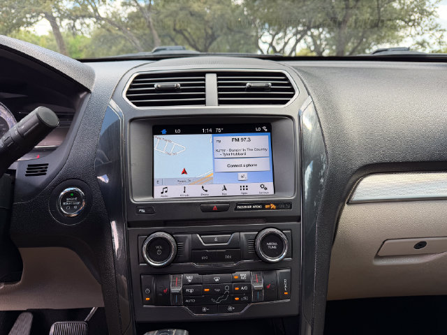 Used 2018 Ford Explorer XLT w/ Equipment Group 202A FWD image 13